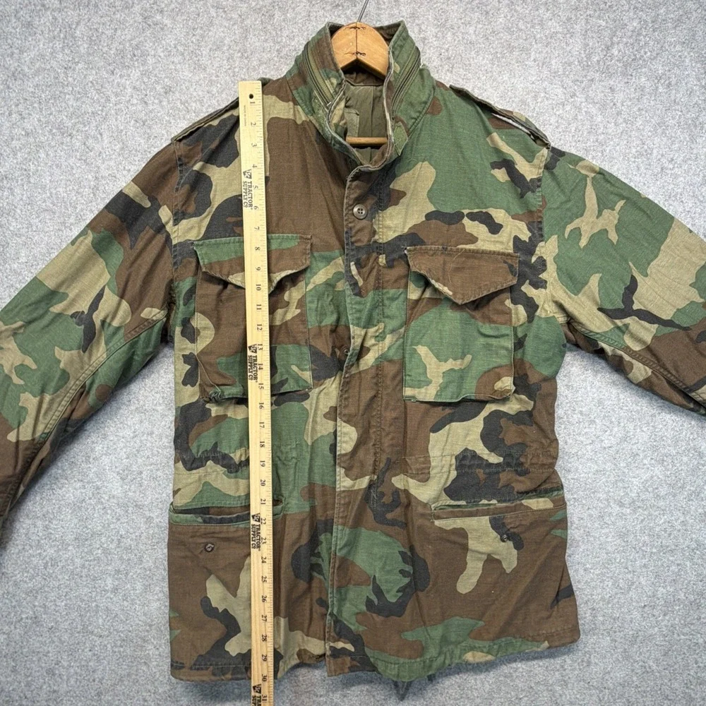 Vintage 80s US Army M-65 Field Jacket Mens Medium Short Woodland Camo Coat M65